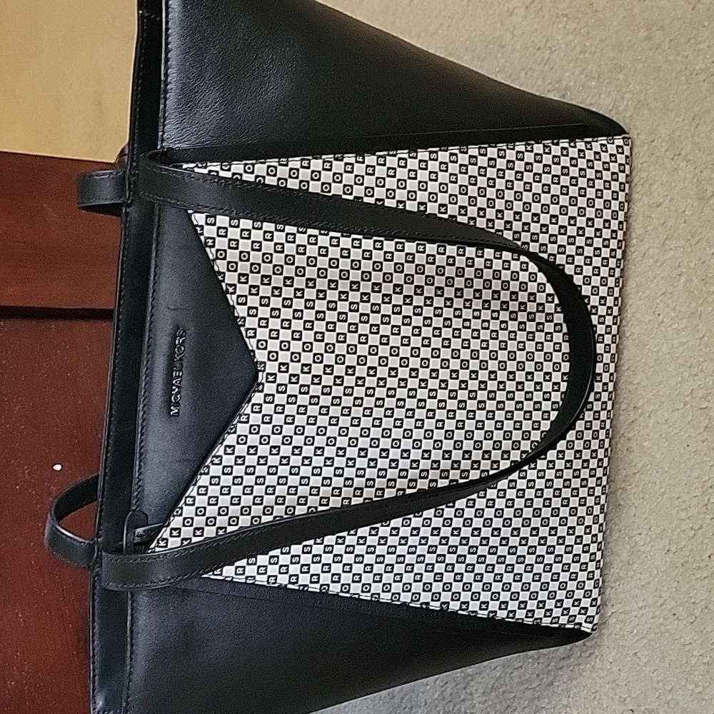 Michael Kors Whitney Large Leather Tote bag.